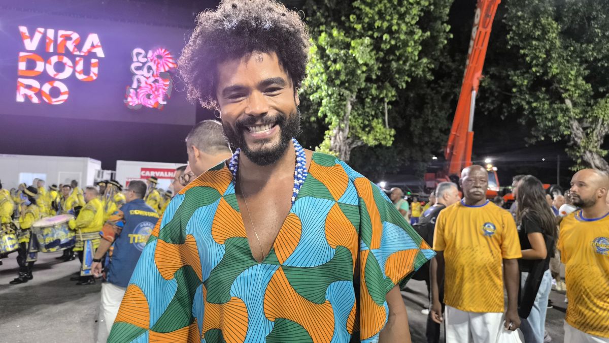 Diogo Almeida celebra enredo sobre Carolina Maria de Jesus