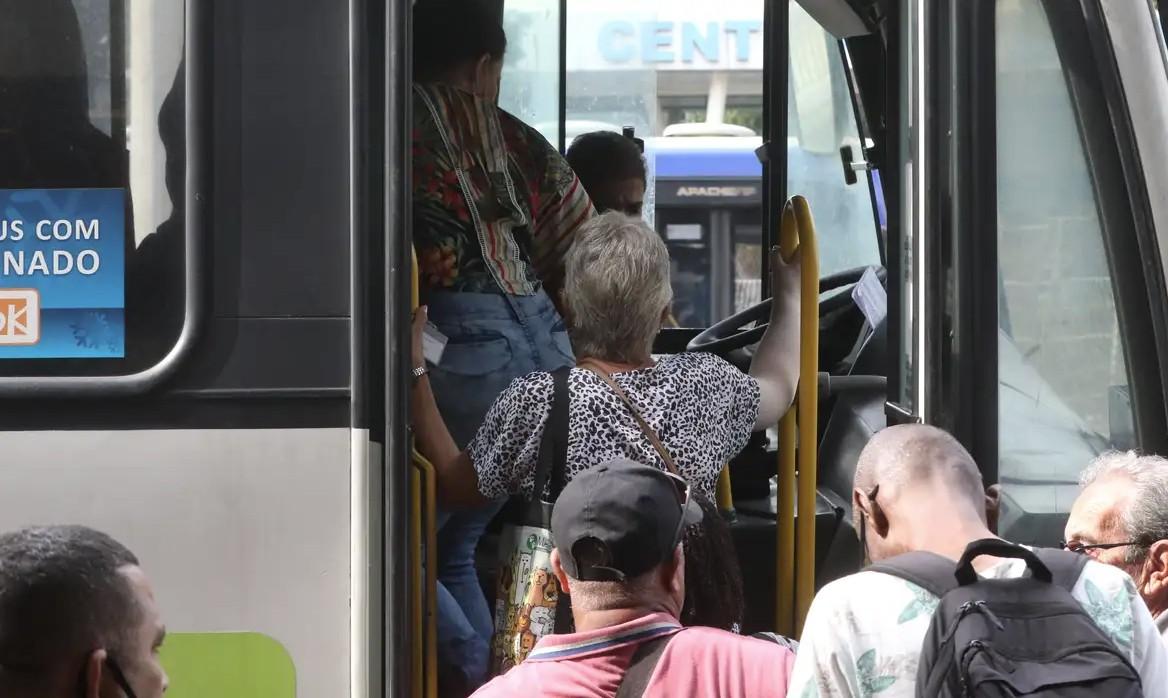 Emenda garante recursos para implantação do transporte coletivo gratuito em Ariquemes