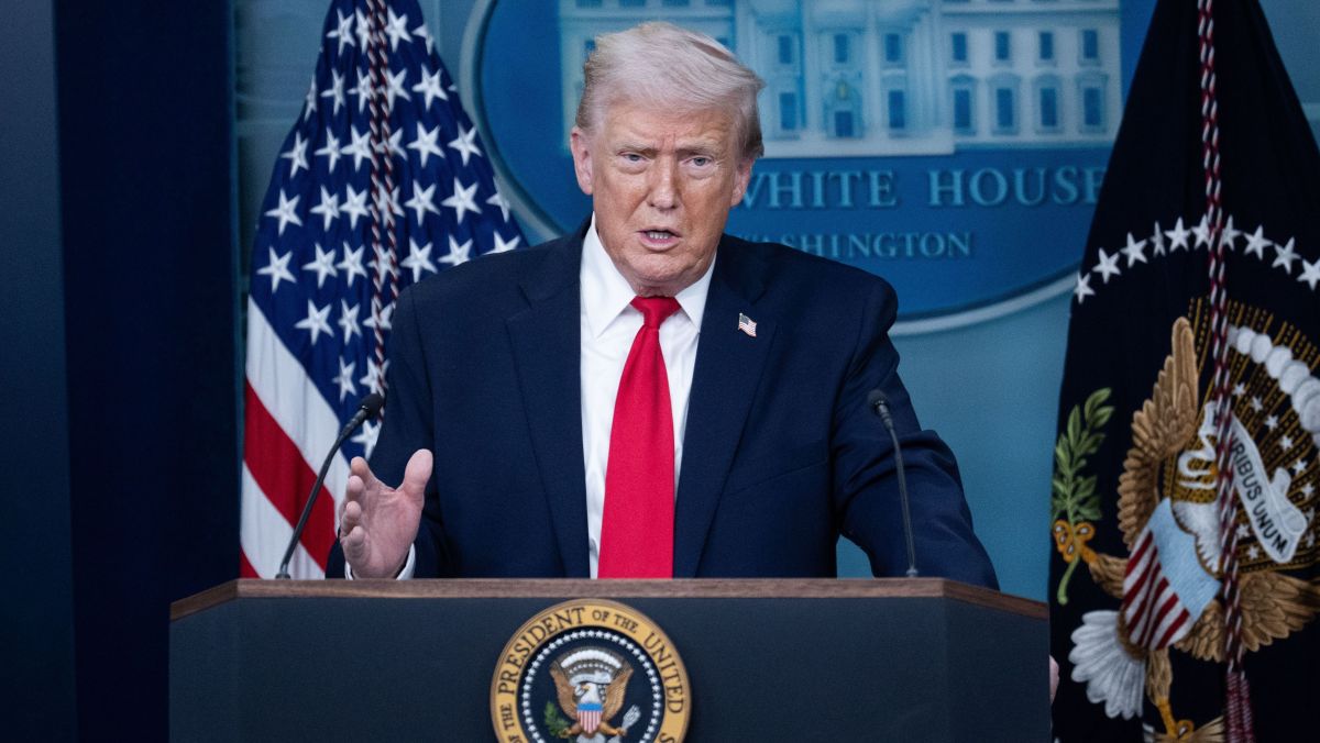 Entenda as leis americanas que Trump usa para aplicar o “tarifaço”