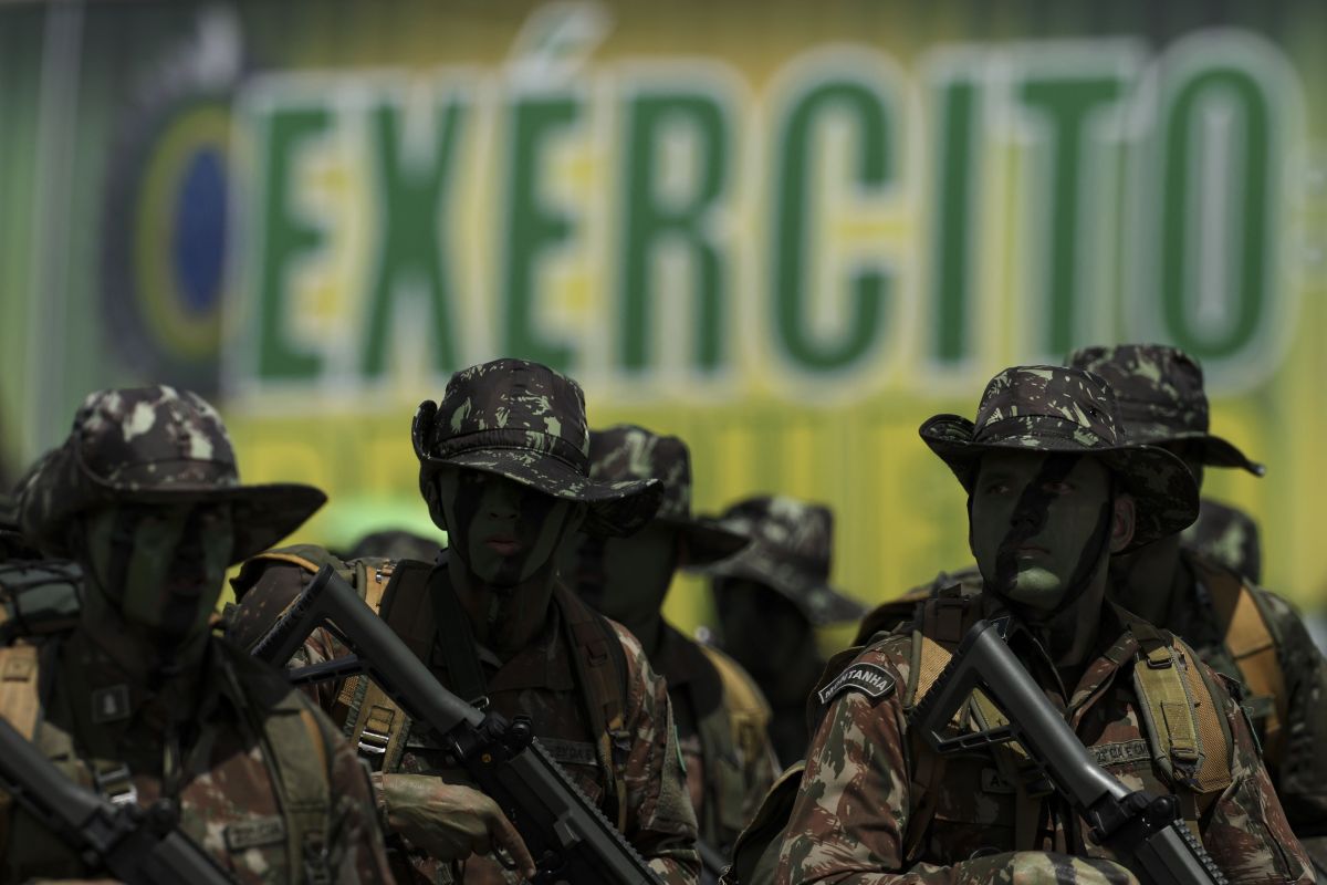 Exército pede ao STF aval para visitar militares em prisão domiciliar
