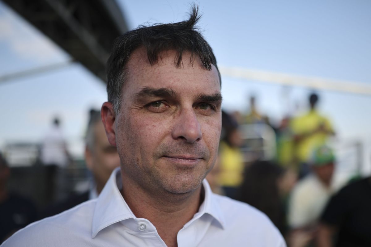 Flávio Bolsonaro assume negociações de palanques estaduais no PL