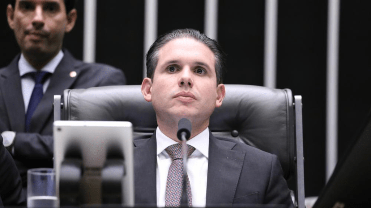 Hugo prevê que votação do fim da escala 6×1 seja finalizada em maio