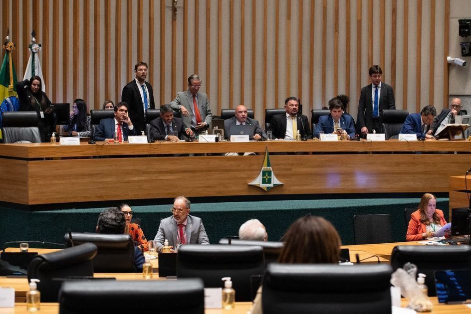 Impeachment de Ibaneis domina discursos em retorno aos trabalhos na CLDF