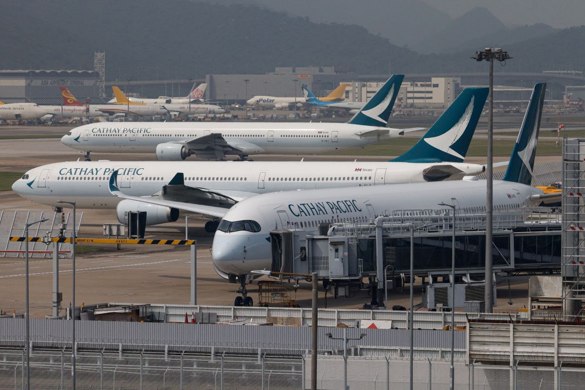 Incêndio atinge terminal no Aeroporto Internacional de Hong Kong