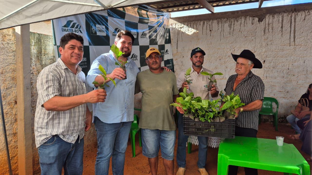 Jean Oliveira participa da entrega de 45 mil mudas de café em Alto Alegre dos Parecis
