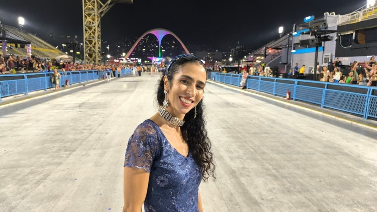 Marisa Monte se emociona com desfile da Filhos da Águia na Sapucaí