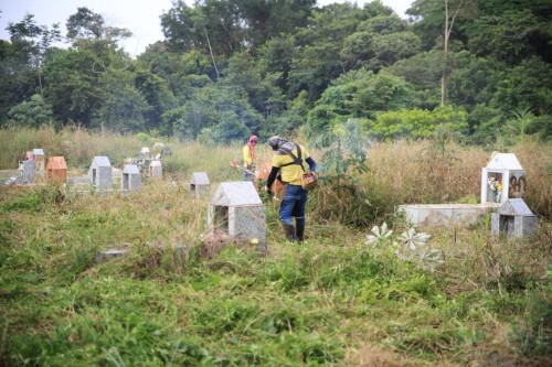 Mutirão de limpeza é realizado nos cemitérios de Porto Velho