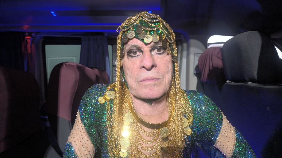 Ney Matogrosso celebra estreia na Sapucaí: “Doeu menos do que eu pensava”
