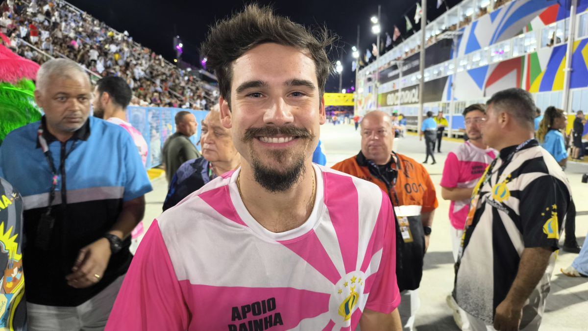 Nicolas Prattes compara maratona a rotina de Sabrina Sato no Carnaval
