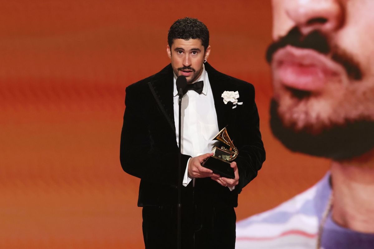 O que as vitórias de Bad Bunny no Grammy significam para os latinos nos EUA