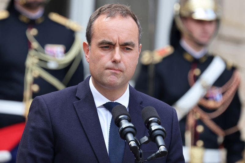 Primeiro Ministro francês define agenda após batalha orçamentária