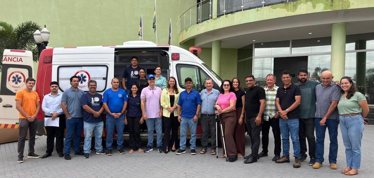 Saúde: Alan Queiroz prestigia entrega de ambulância UTI neonatal em Espigão d’Oeste