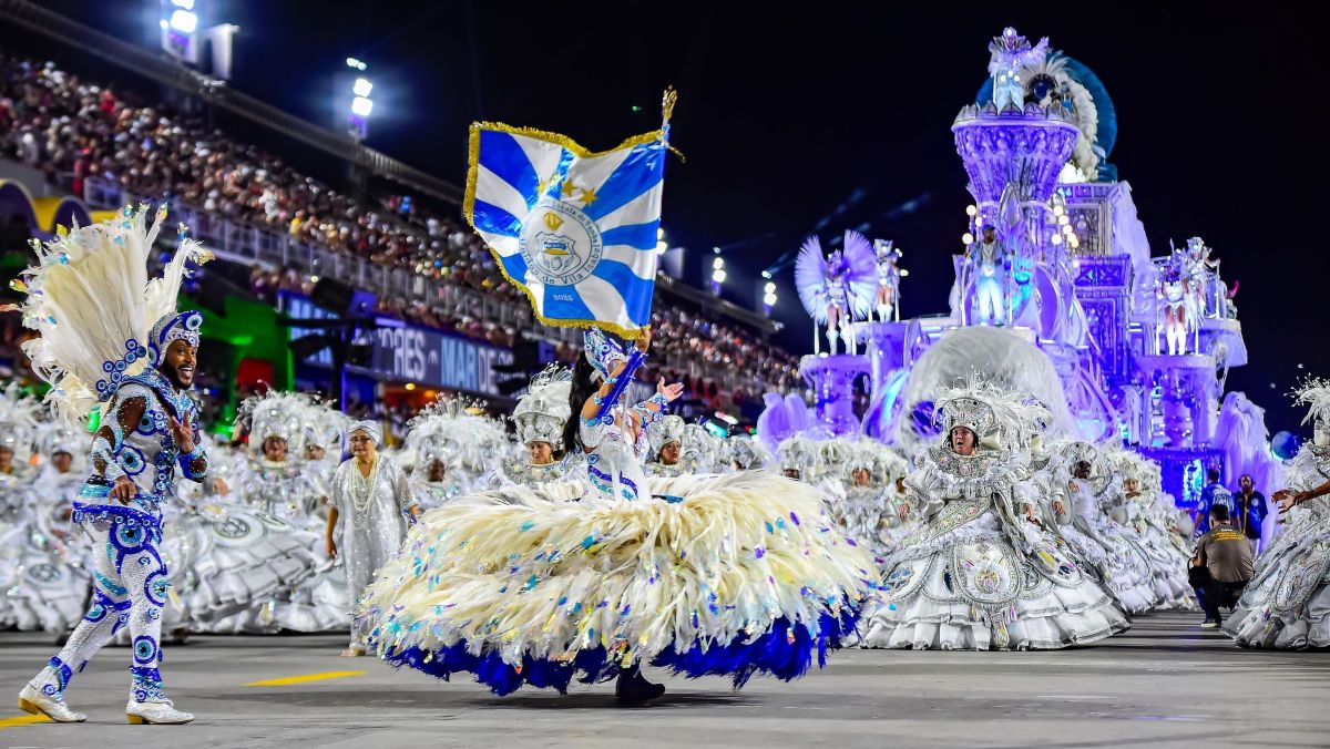Tuiuti, Vila Isabel, Grande Rio e Salgueiro encerram Carnaval na Sapucaí