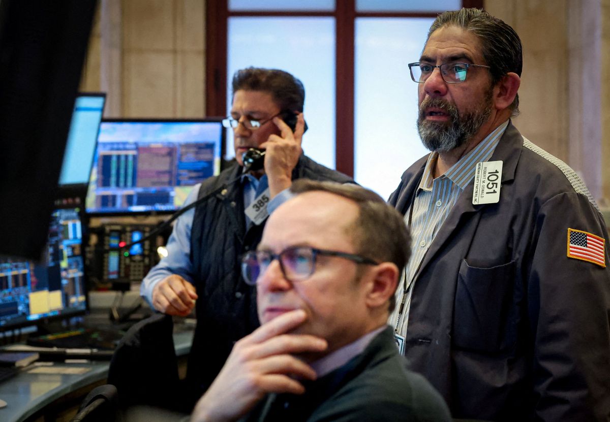 Wall Street cai em meio a preocupações com IA e após PPI acima do esperado