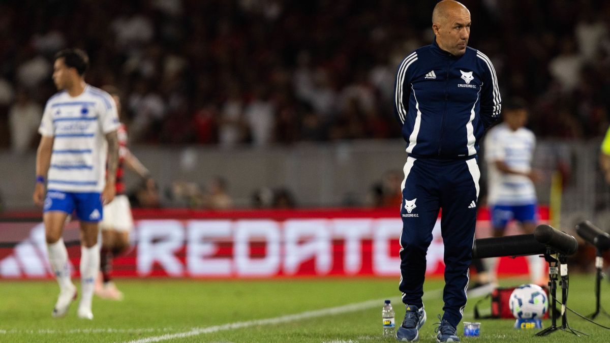 Acerto com o Flamengo pode fazer Léo Jardim ser o 2ª a “trair” Cruzeiro