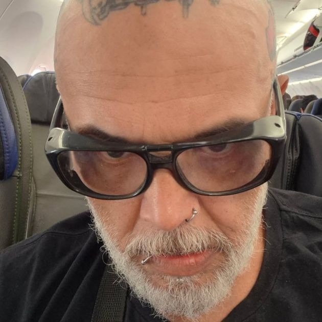 Após ser detido em aeroporto, João Gordo desabafa: “Mó prejú perder voo”