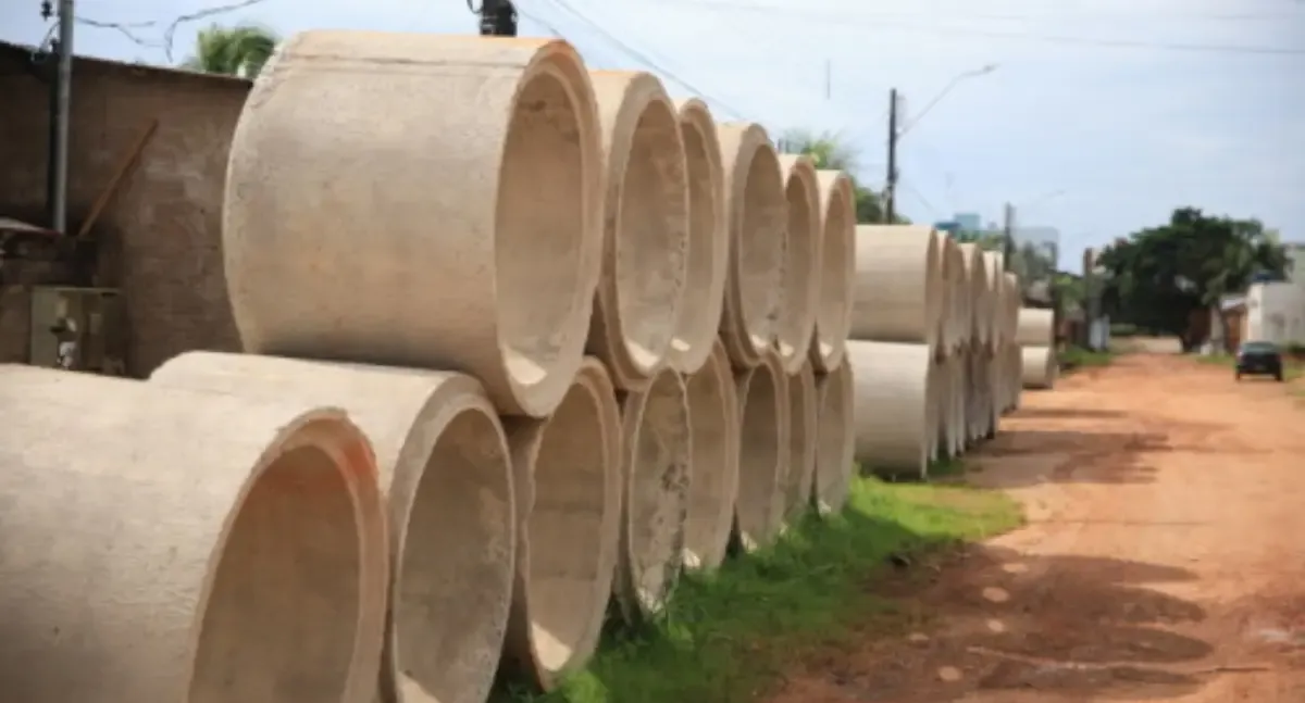 Bairro Industrial recebe obras de drenagem profunda da prefeitura