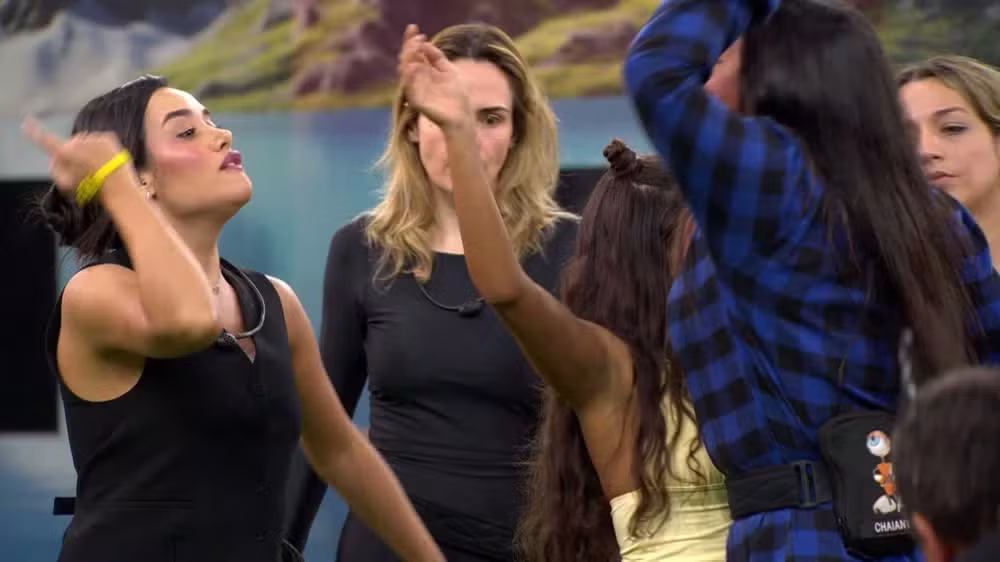 BBB 26: Chaiany e Jordana brigam durante Sincerão e precisam ser contidas