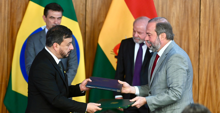 Brasil e Bolívia assinam acordo de interconexão elétrica