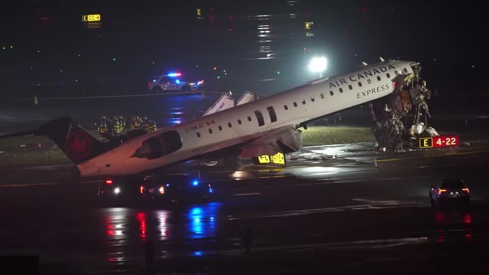 Colisão em aeroporto de Nova York mata piloto e copiloto, diz fonte