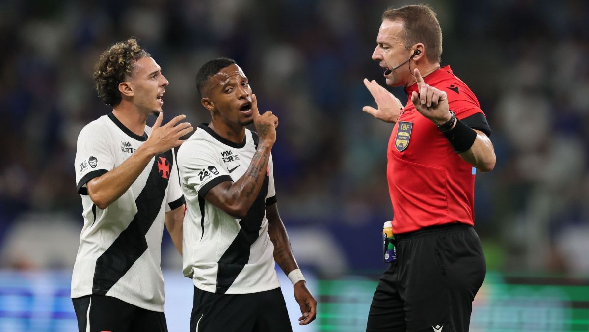 Cruzeiro x Vasco: Barros marca dois gols e é expulso em cinco minutos; veja