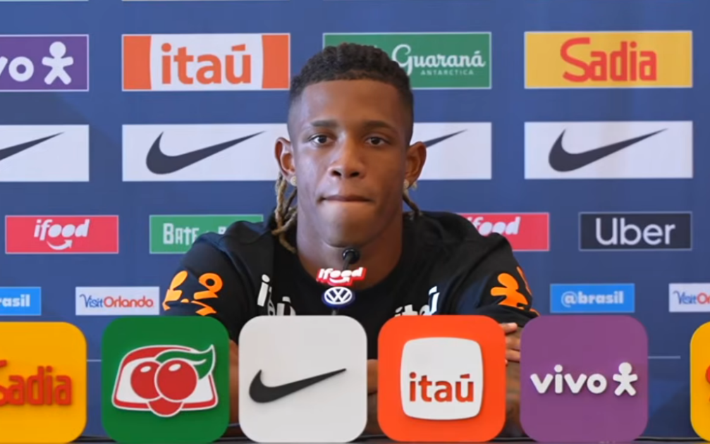 Danilo destaca aprendizado com Casemiro na Seleção Brasileira