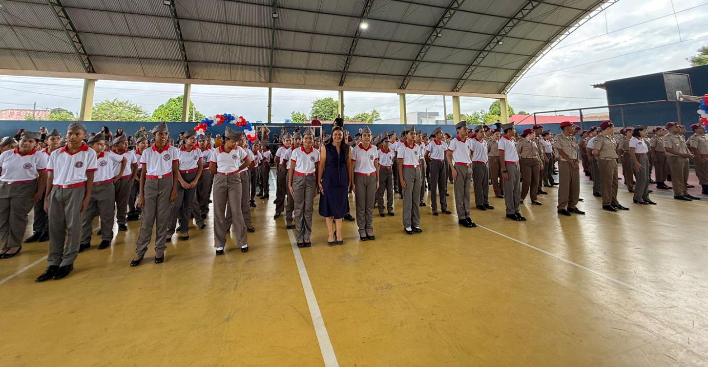 Dra Taíssa destaca compromisso com a educação e disciplina durante evento do Colégio Militar