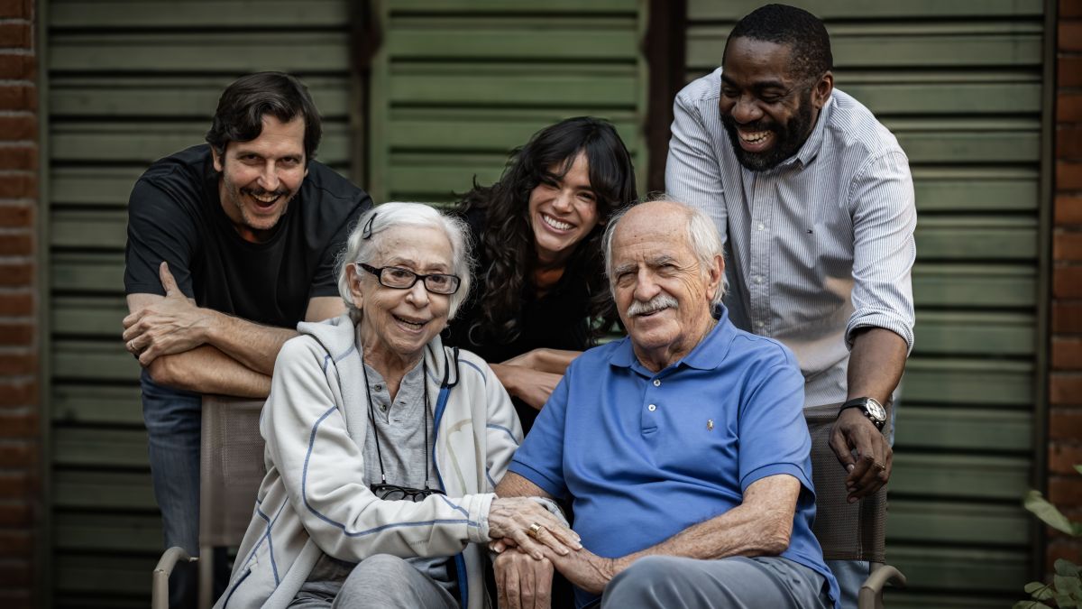 Elenco de “Velhos Bandidos” diz se é mais fácil fazer público rir ou chorar