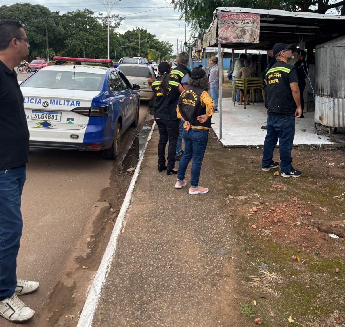 Estruturas de comércio ambulante irregular são retiradas na Zona Leste