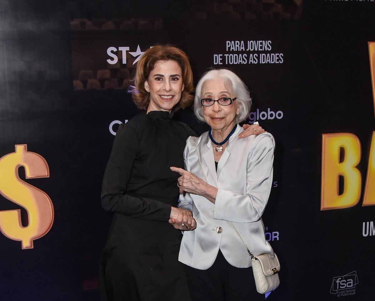 Fernanda Torres prestigia mãe e irmão em pré-estreia de “Velhos Bandidos”