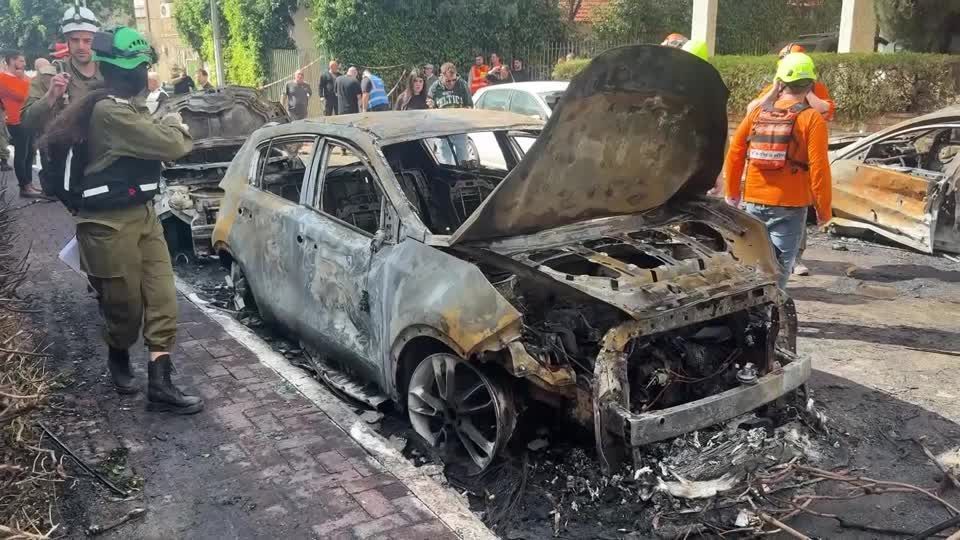 Fragmentos de mísseis atingem centro de Israel após ataque do Irã