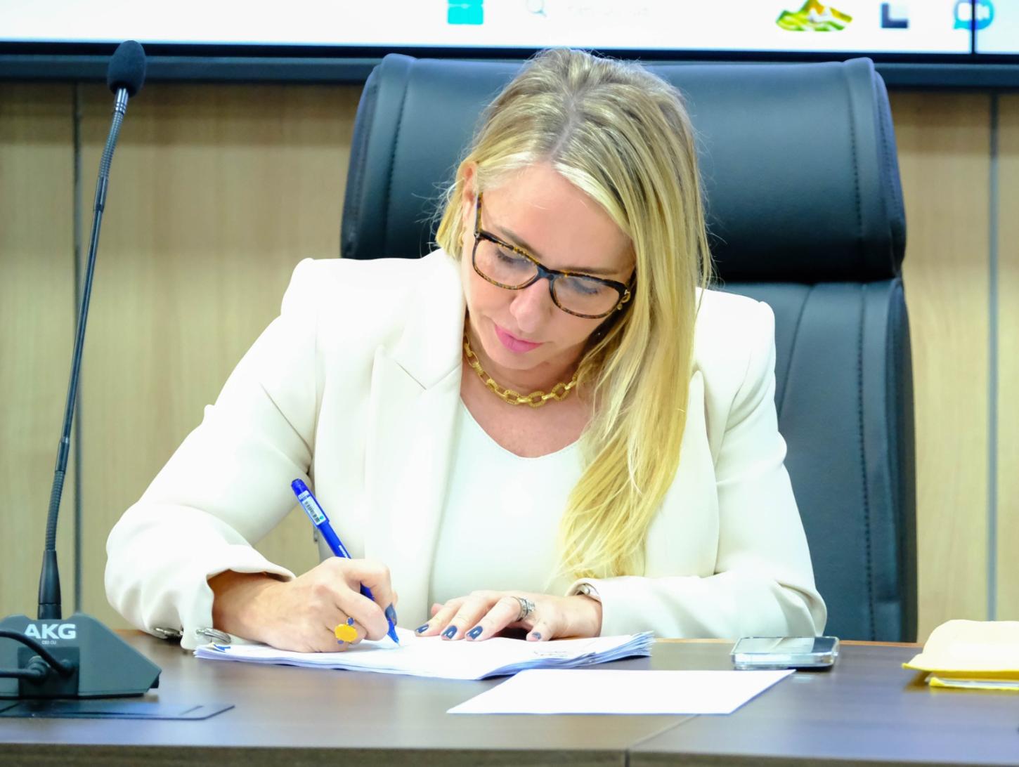 Ieda Chaves propõe spray gratuito para mulheres sob medida protetiva em Rondônia