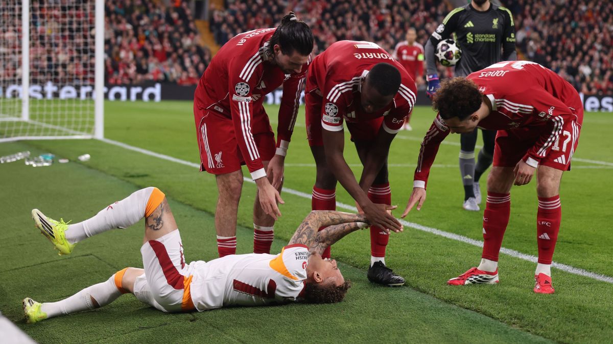 Jogador do Galatasaray sofre grave lesão no dedo e passará por cirurgia