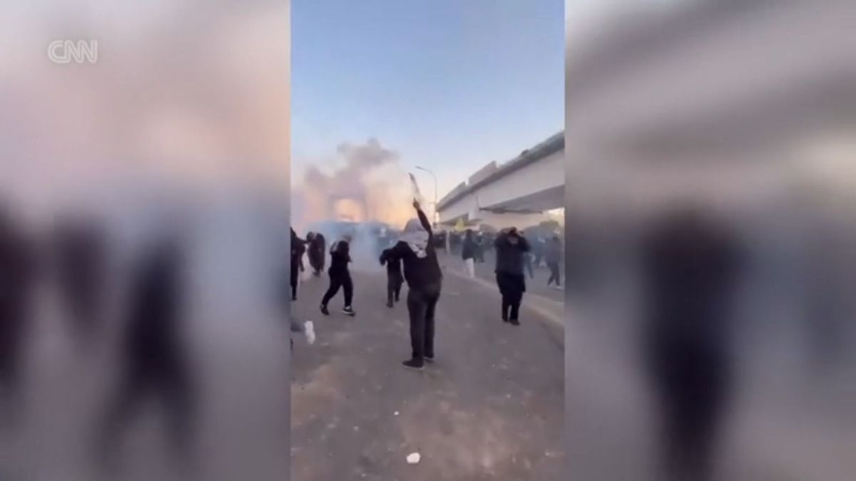 Manifestantes no Iraque tentam invadir região da embaixada dos EUA