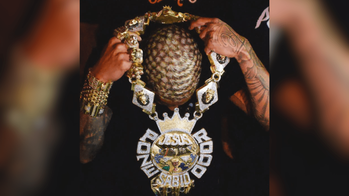 MC Poze relata agressões durante assalto em casa no Rio