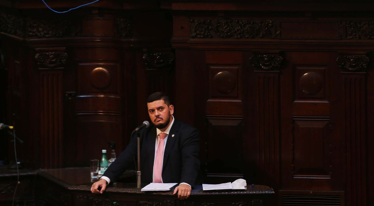 Moraes aponta obstrução e perda de mandato ao mandar prender Bacellar