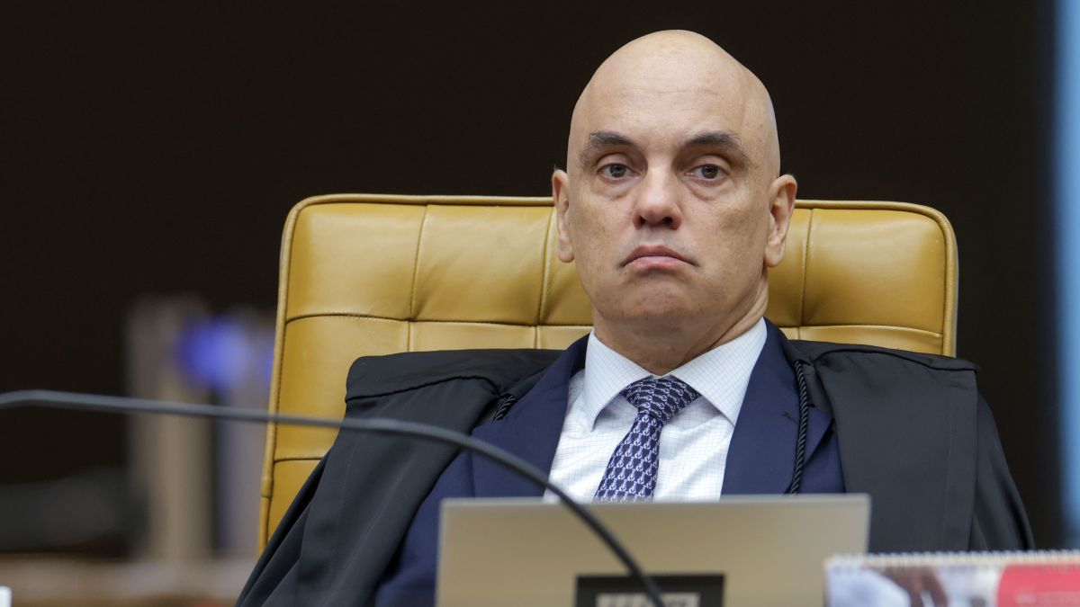 Moraes proíbe sobrevoo de drones nas proximidades da casa de Bolsonaro