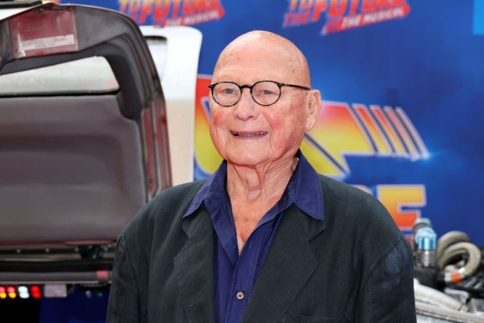 Morre James Tolkan, ator de “De Volta Para o Futuro”, aos 94 anos, diz site