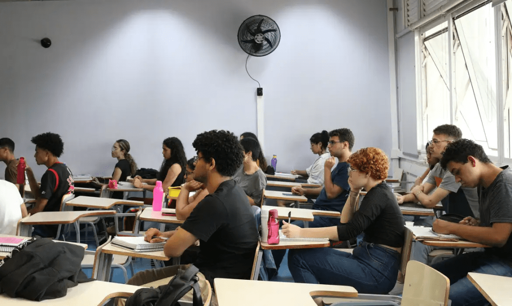 Número de alunos de ensino superior aumenta em 2023 e 2024