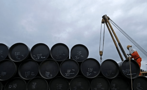 Piora na guerra do Oriente Médio faz pressão e petróleo ultrapassa US$ 80