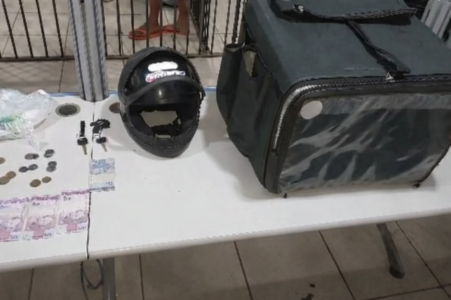 PM desarticula “boca de fumo” e prende quadrilha com 100 porções de drogas na Zona Leste