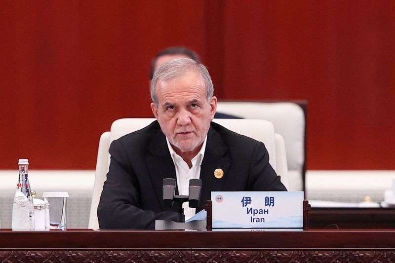 Presidente iraniano afirma que militares agirão “com poder”