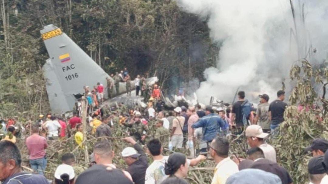 Queda de avião militar da Colômbia deixa ao menos um morto e 77 feridos
