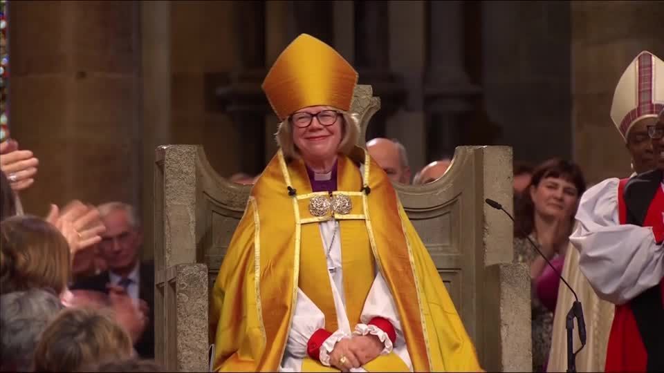 Sarah Mullally assume e se torna primeira líder mulher da Igreja Anglicana