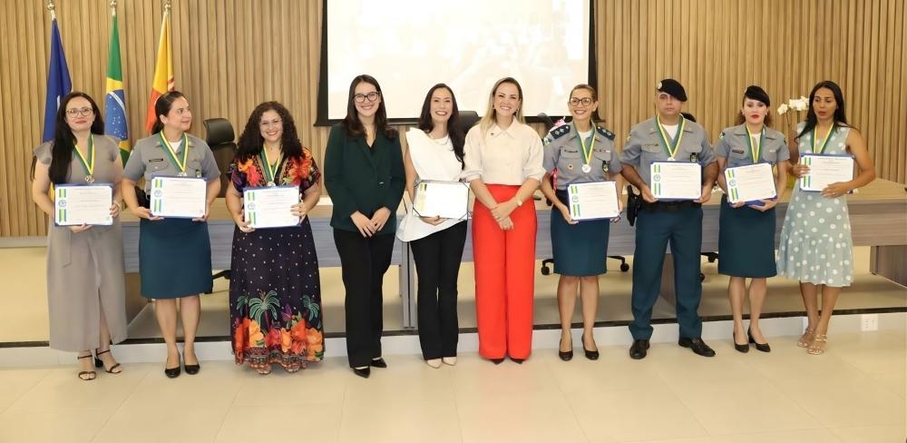 Sessão solene proposta pela deputada Cláudia de Jesus homenageia personalidades em Ji-Paraná