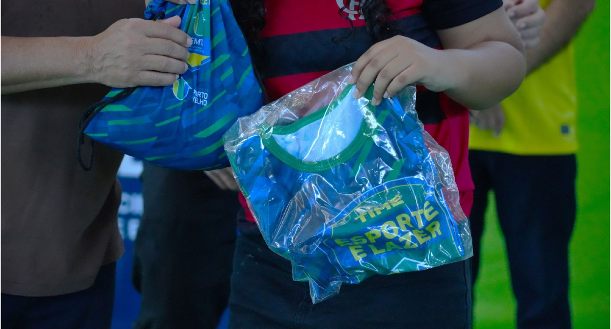 Uniformes de programas esportivos são entregues pela Prefeitura de Porto Velho para 3 mil alunos