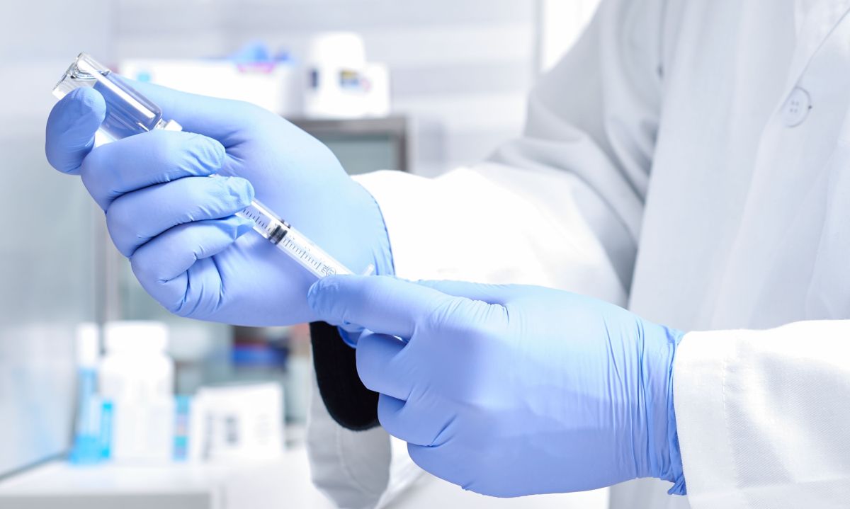 Vacinação de meninos contra o HPV segue abaixo da meta e chega a 74% em SP