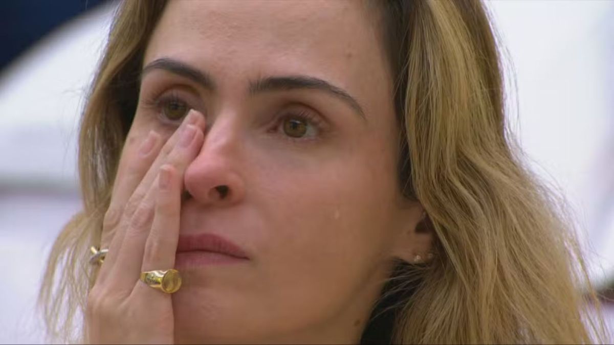 Ana Paula, campeã do BBB 26, é vista em missa de 7º dia do pai