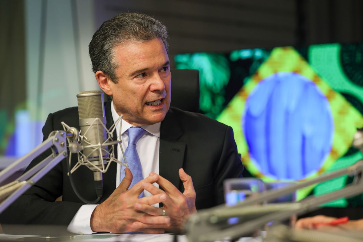 André de Paula toma posse na Agricultura e promete manter linha de Fávaro