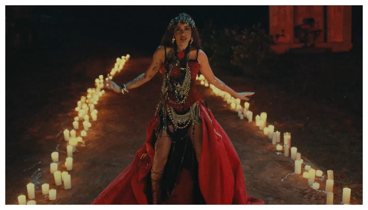 Anitta vira alvo de críticas após performance: “Intolerância religiosa”